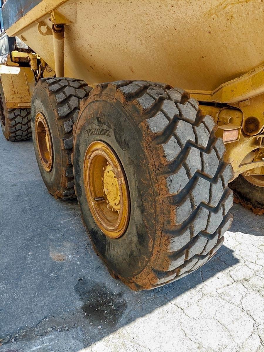 CAT D250E Karjeriniai savivarčiai