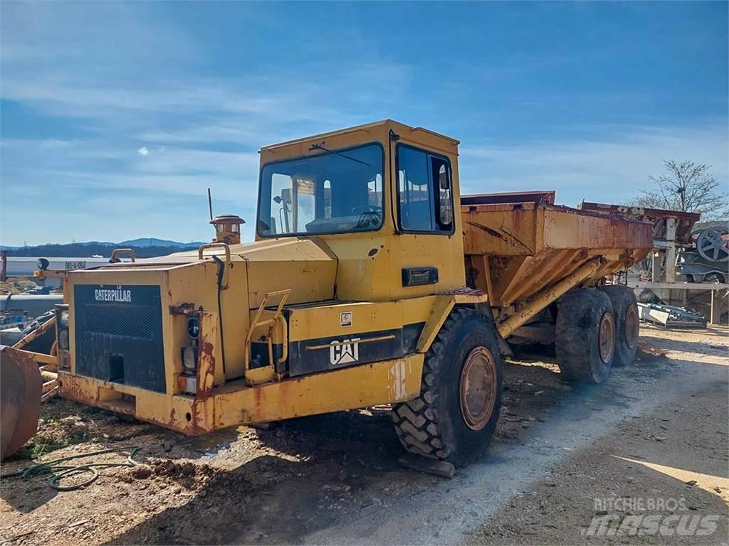 CAT D300B Karjeriniai savivarčiai