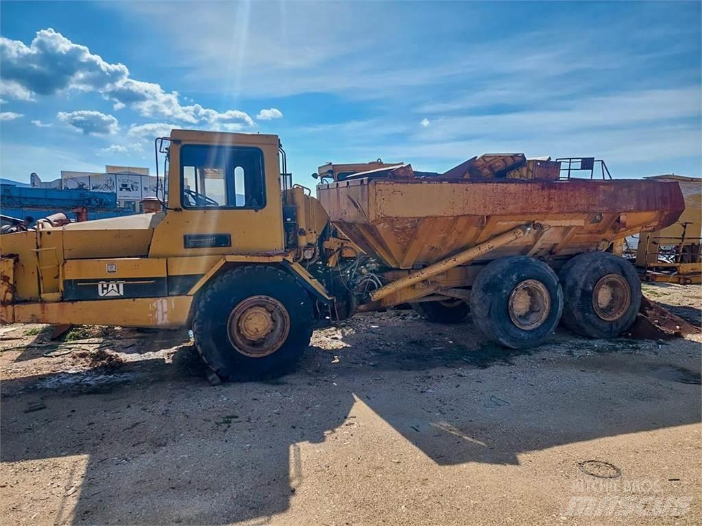 CAT D300B Karjeriniai savivarčiai