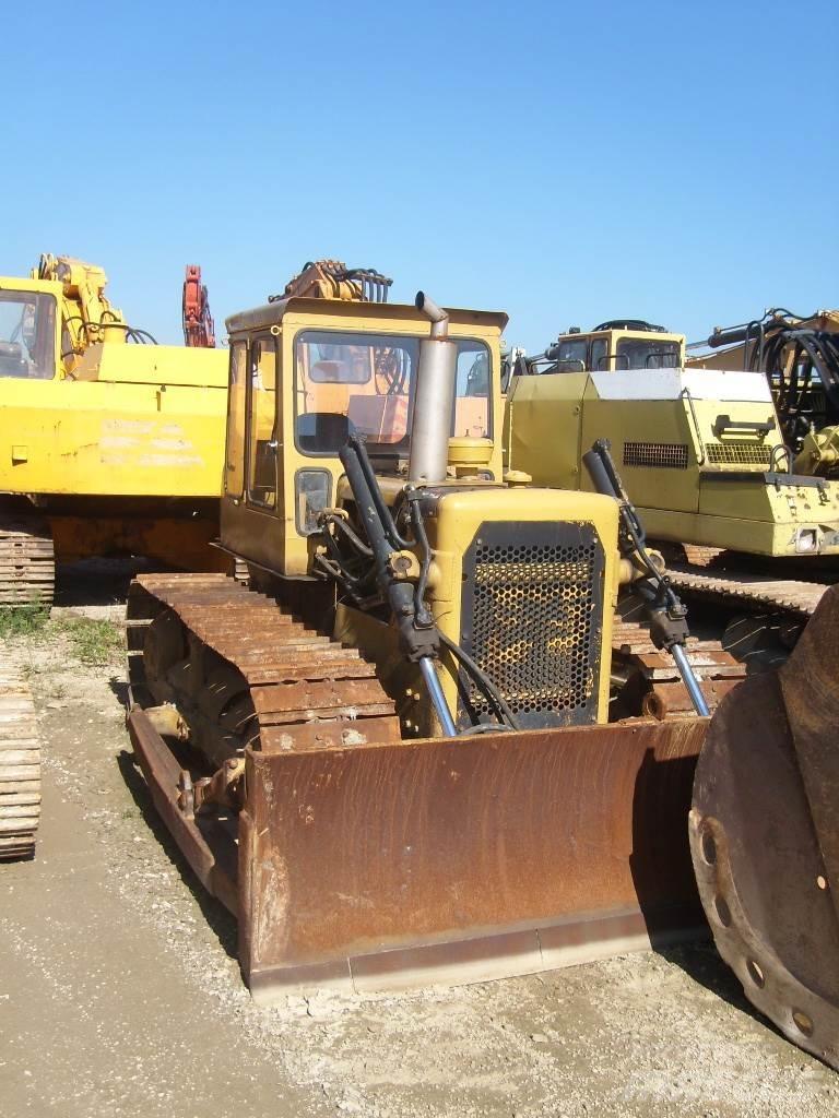 CAT D4 Vikšriniai buldozeriai