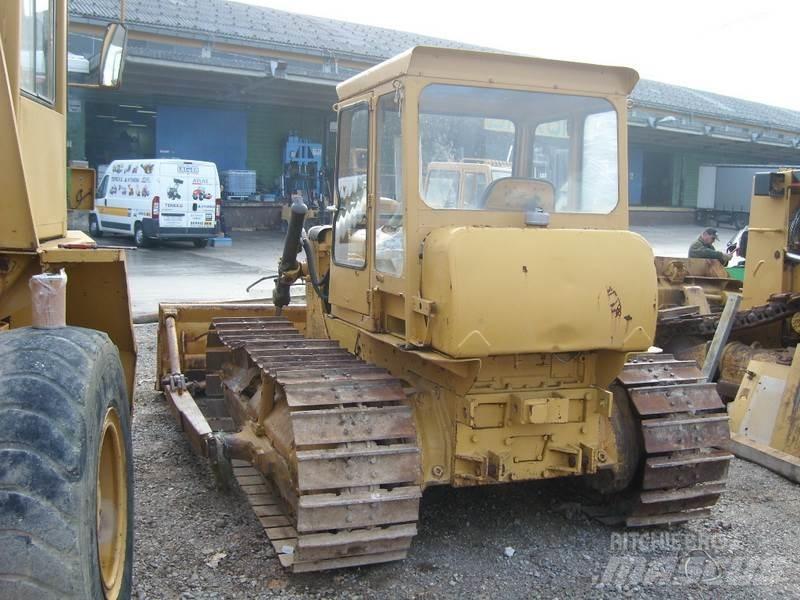 CAT D4 Vikšriniai buldozeriai