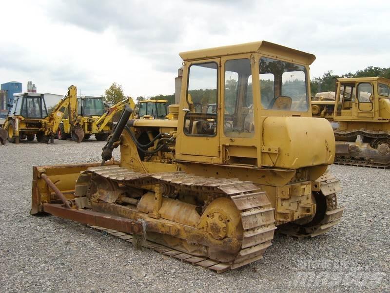 CAT D4 Vikšriniai buldozeriai