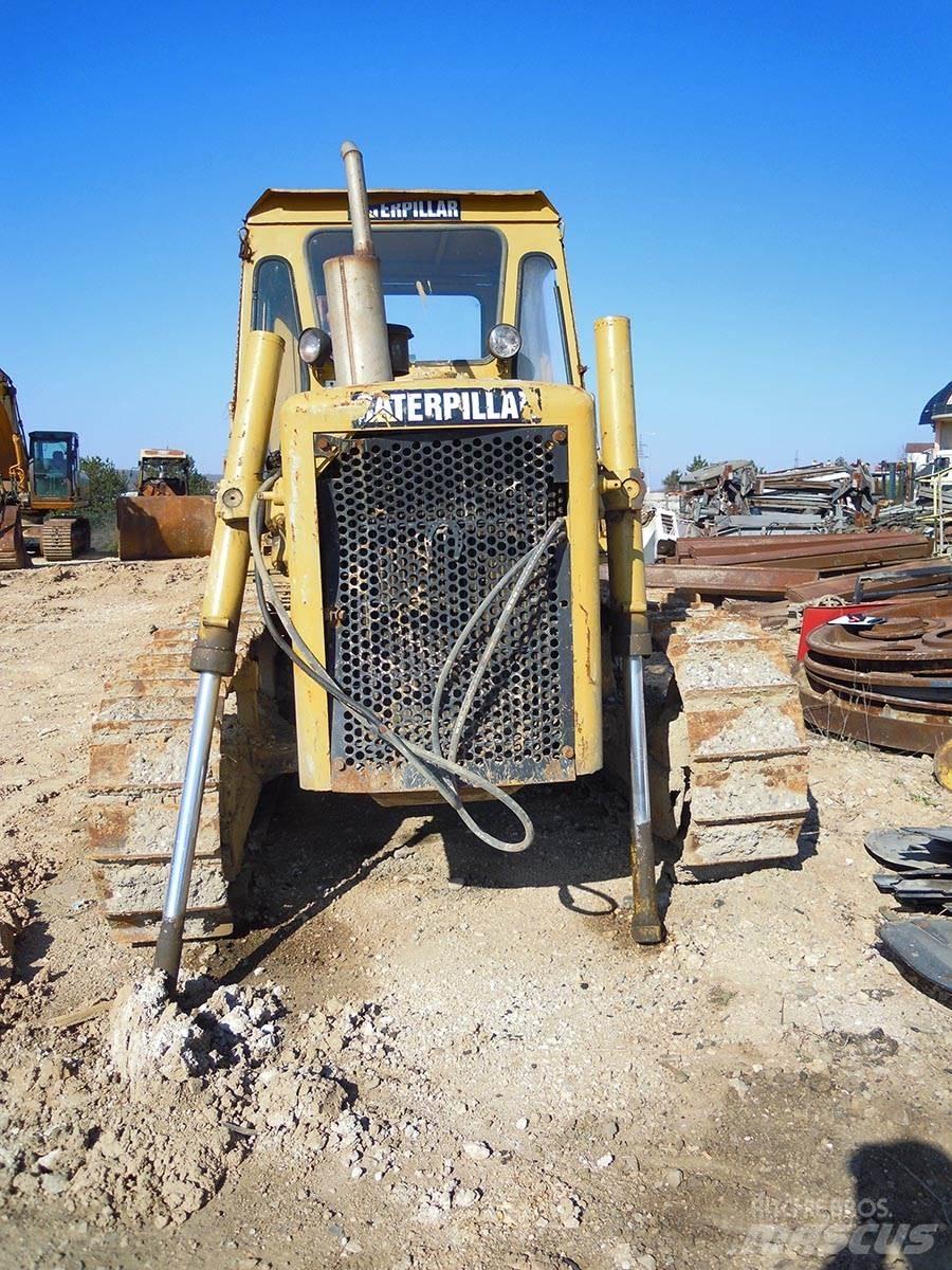 CAT D5B Vikšriniai buldozeriai