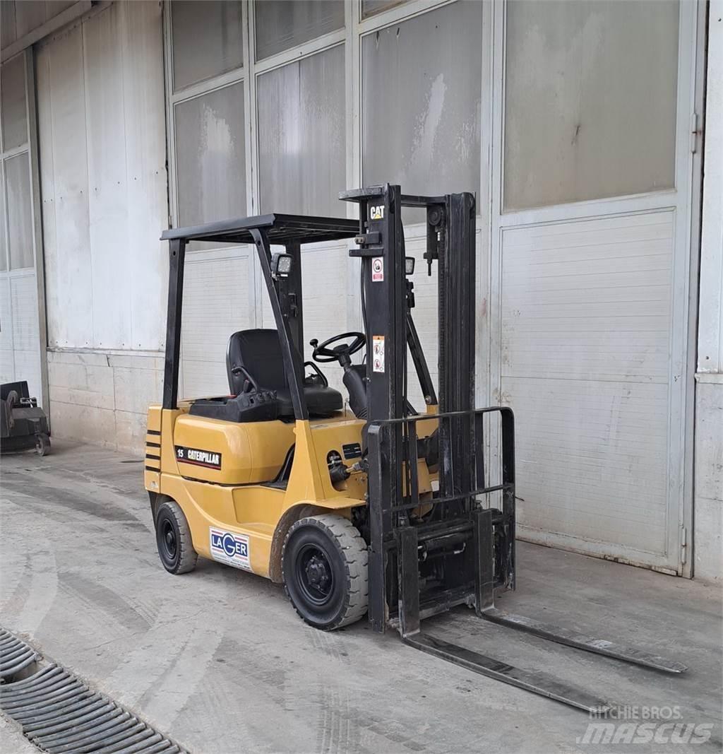 CAT DP15 Dyzeliniai krautuvai
