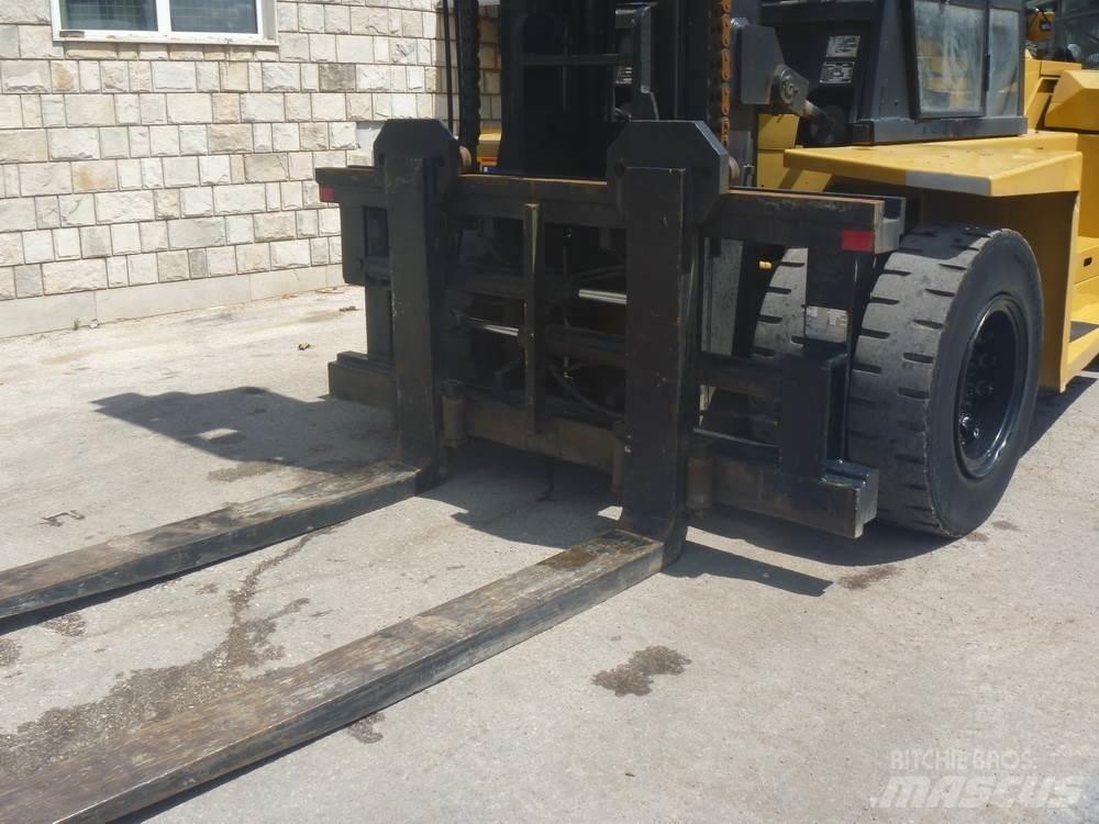 CAT DP150 Dyzeliniai krautuvai