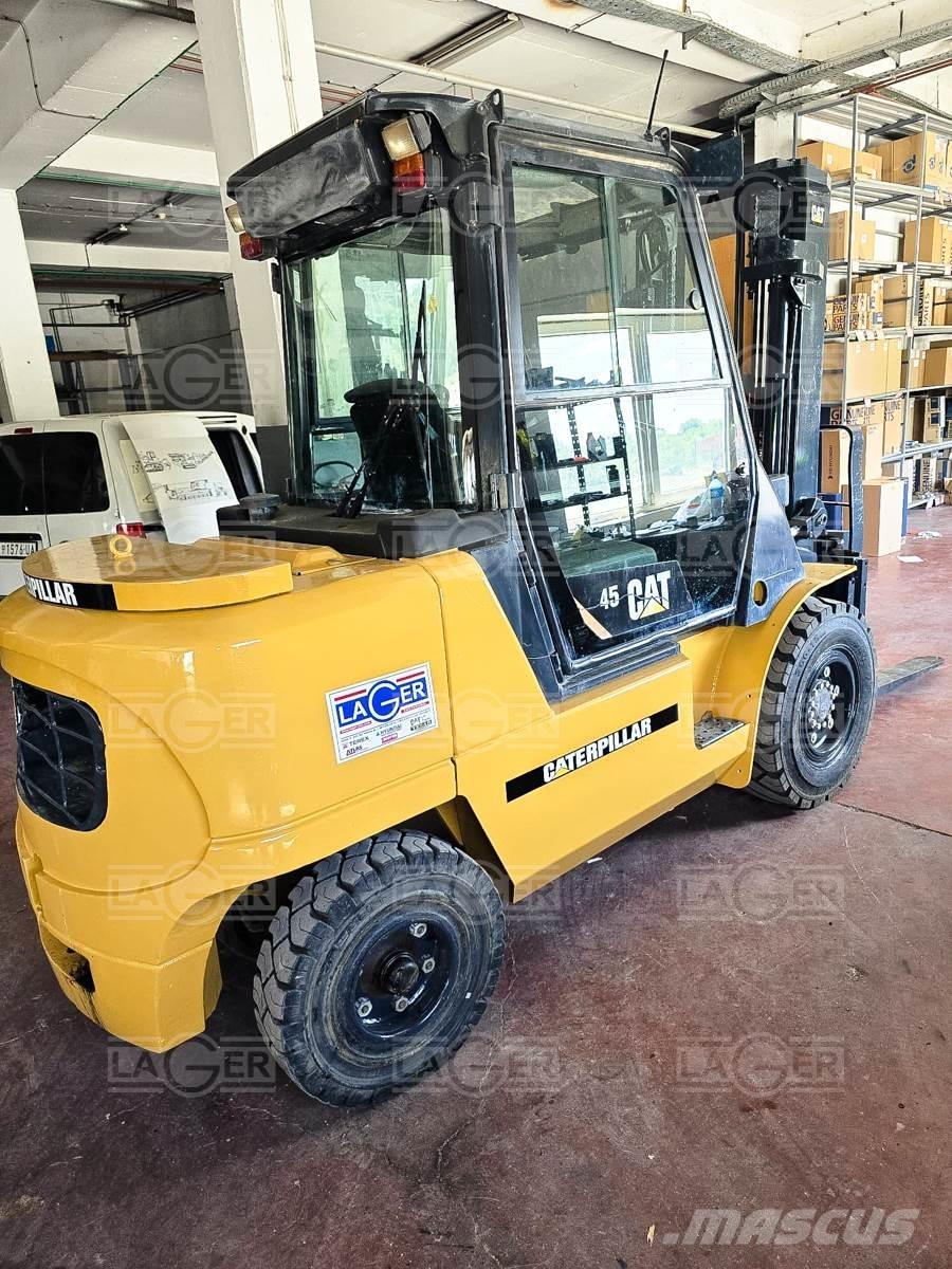 CAT DP45K Dyzeliniai krautuvai