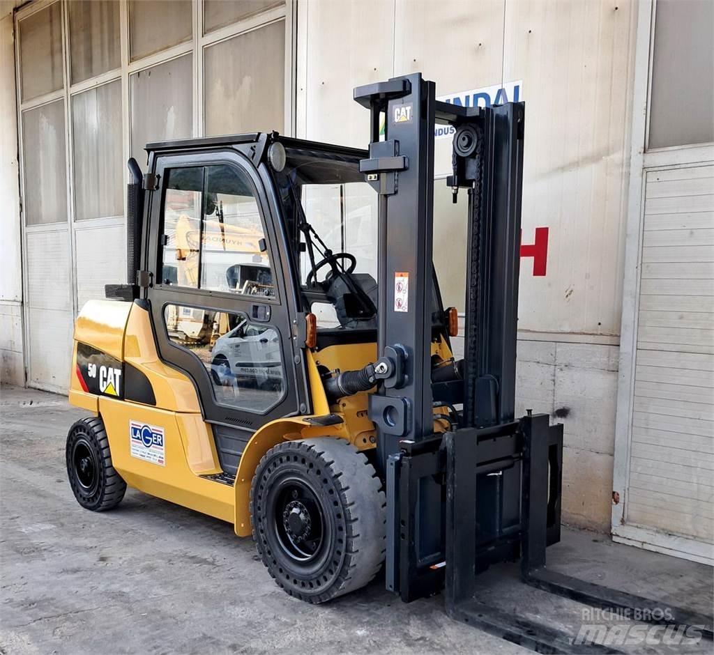 CAT DP50N Dyzeliniai krautuvai