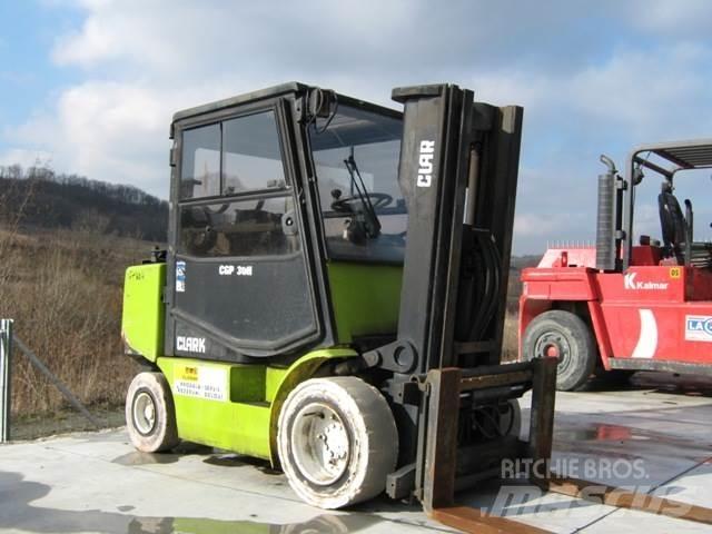 Clark CGP30 LPG (dujiniai) krautuvai