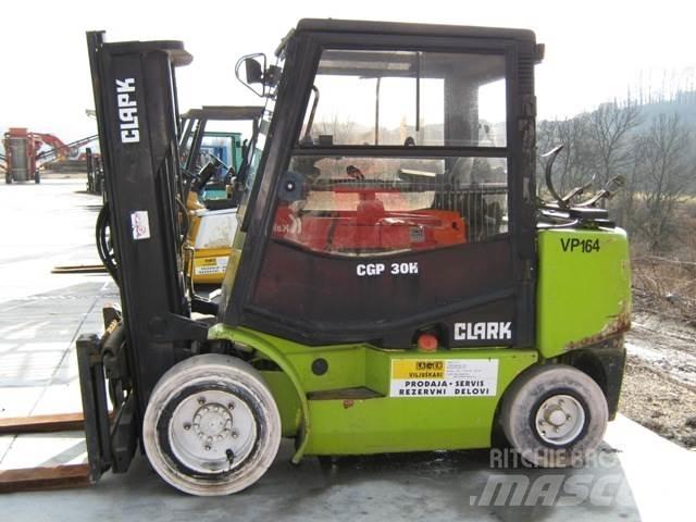 Clark CGP30 LPG (dujiniai) krautuvai