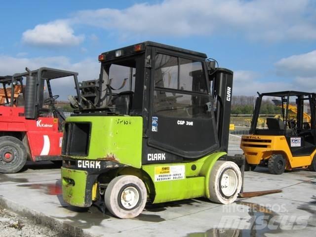 Clark CGP30 LPG (dujiniai) krautuvai