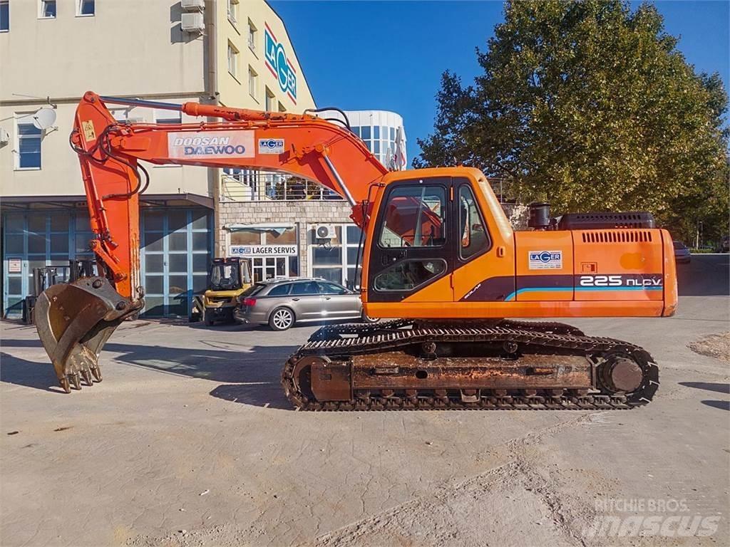 Doosan SOLAR 225NLC-V Vikšriniai ekskavatoriai