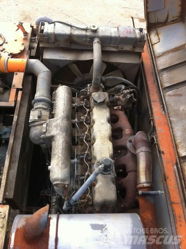 Hitachi UH 103 Vikšriniai ekskavatoriai