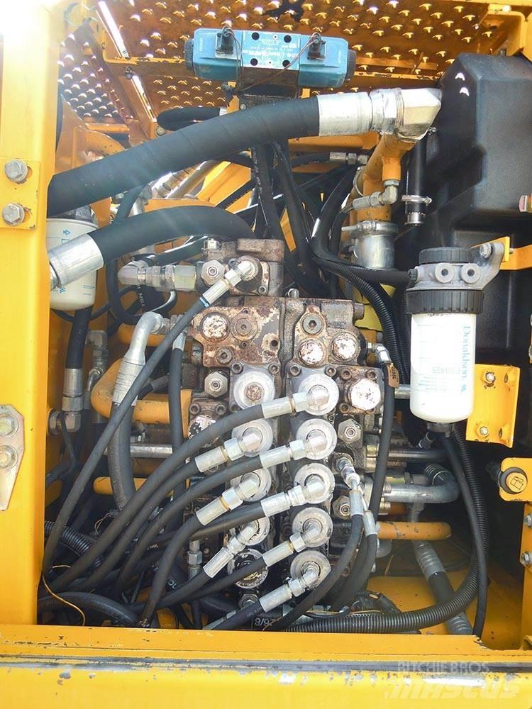 JCB JZ255NC Vikšriniai ekskavatoriai
