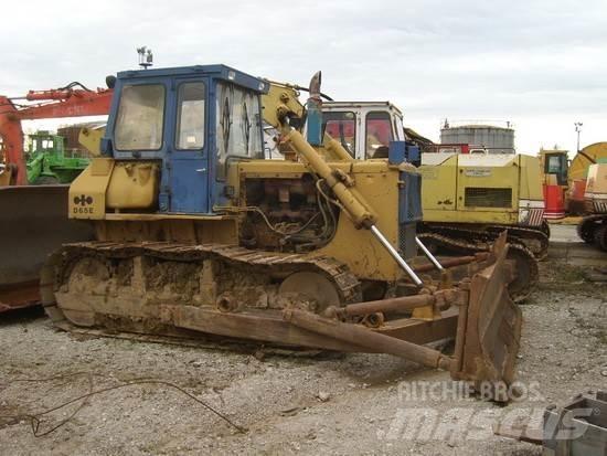 Komatsu D65E-8 Vikšriniai buldozeriai