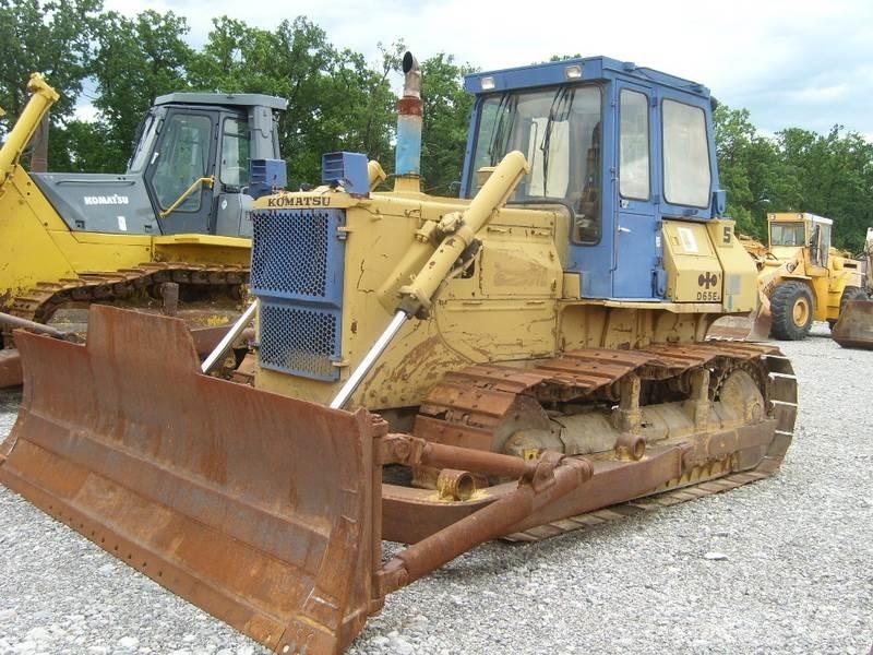 Komatsu D65E-8 Vikšriniai buldozeriai