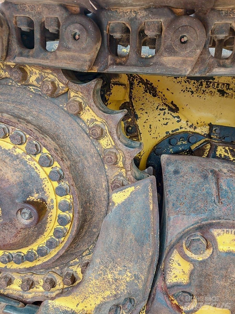Komatsu D65PX-17 Vikšriniai buldozeriai