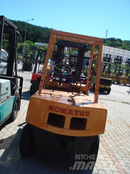 Komatsu FG25L-7 Šakiniai krautuvai - Kita