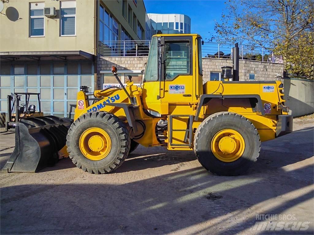 Komatsu WA270 Naudoti ratiniai krautuvai