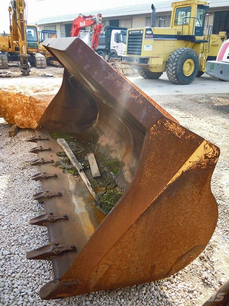 Komatsu WA500-1 Naudoti ratiniai krautuvai