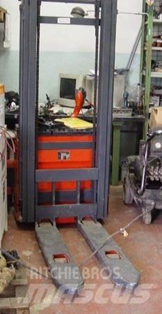 Linde L10 Mažų aukščių keltuvai