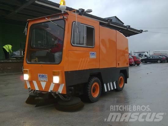 Mfh 2100D Šlavimo sunkvežimiai