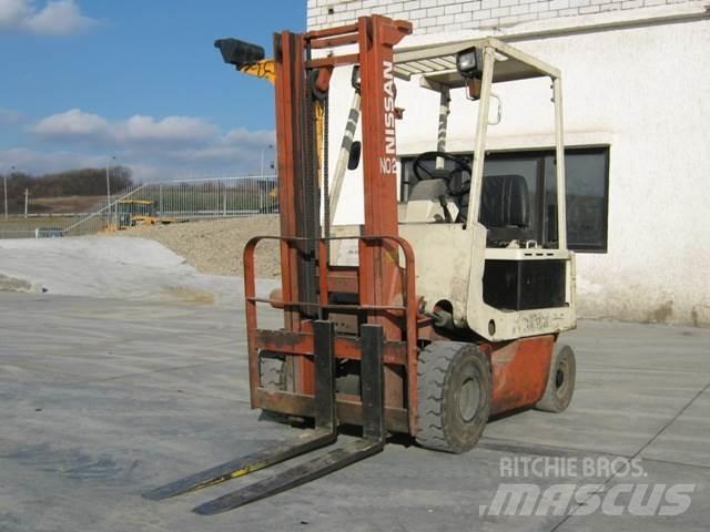 Nissan M01L15 Elektriniai šakiniai krautuvai