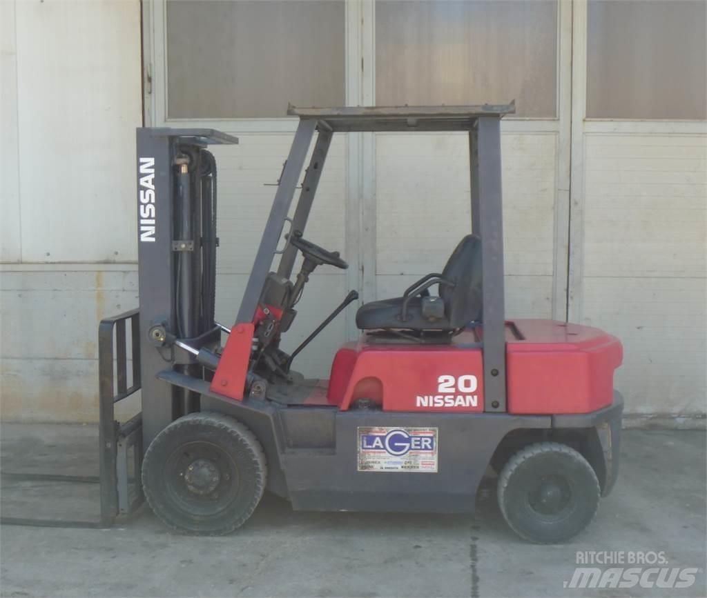 Nissan PJ02 Šakiniai krautuvai - Kita