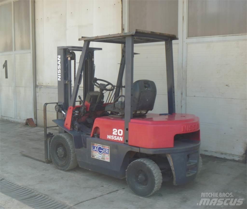 Nissan PJ02 Šakiniai krautuvai - Kita