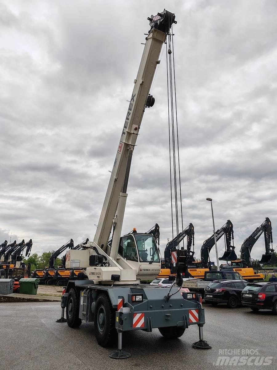 Terex RC30 Neapdoroto reljefo kranai