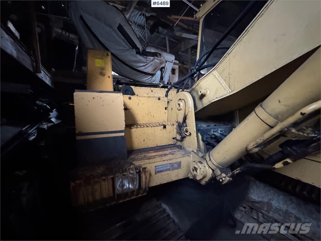 CAT 205 LC Vikšriniai ekskavatoriai