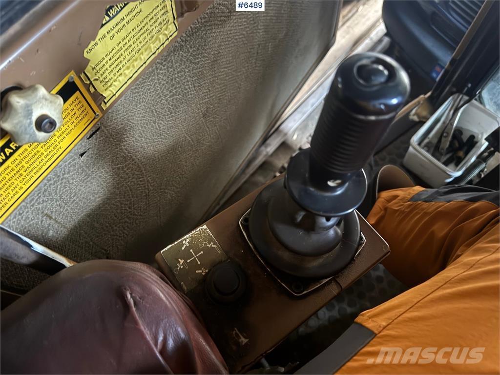 CAT 205 LC Vikšriniai ekskavatoriai