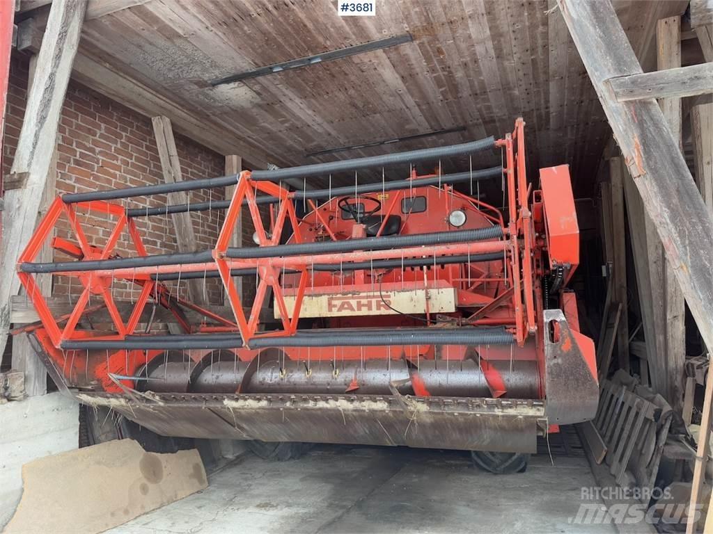 Deutz Fahr M900 Derliaus nuėmimo kombainai