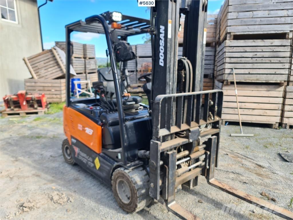 Doosan B16X-7 Šakiniai krautuvai - Kita