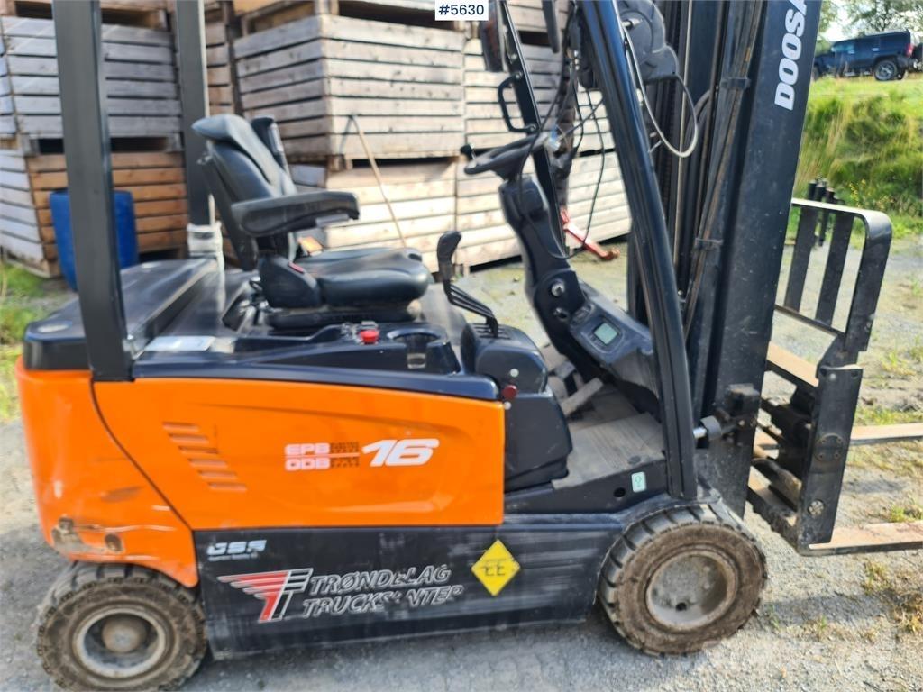 Doosan B16X-7 Šakiniai krautuvai - Kita