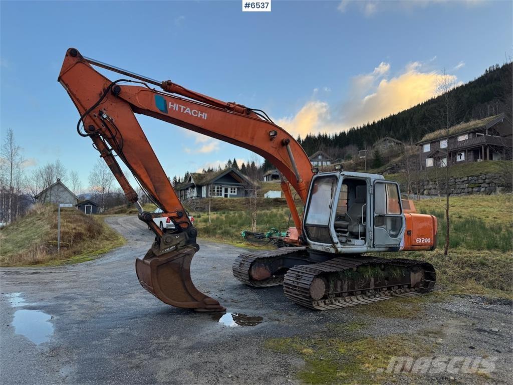 Hitachi EX 200-2. Vikšriniai ekskavatoriai