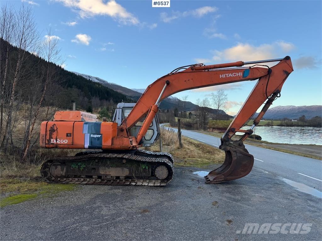 Hitachi EX 200-2. Vikšriniai ekskavatoriai