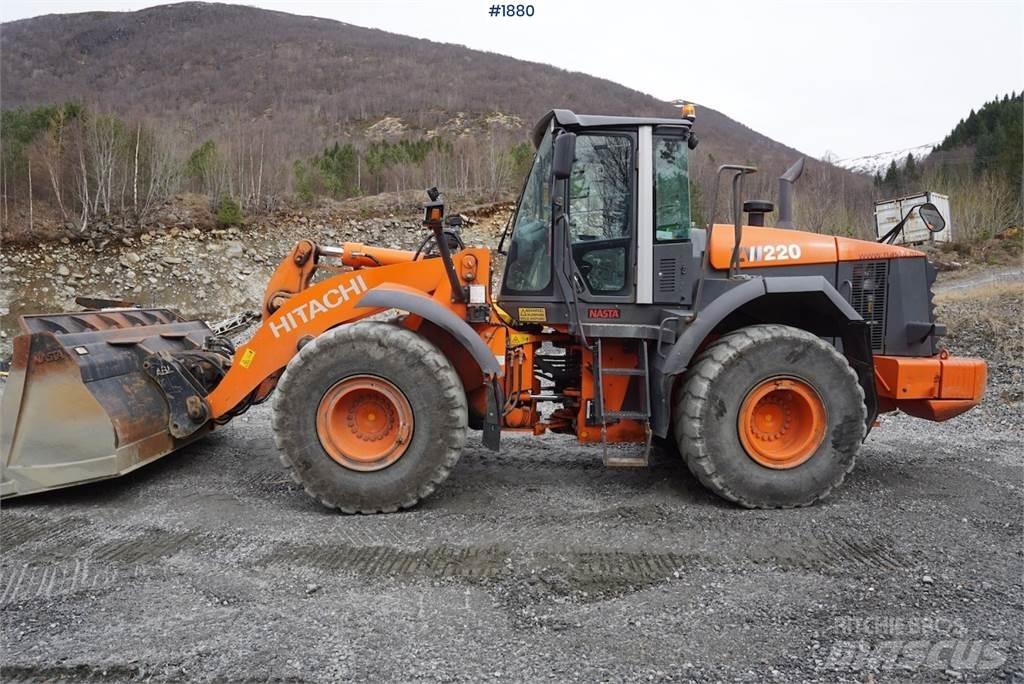 Hitachi ZW220 Naudoti ratiniai krautuvai