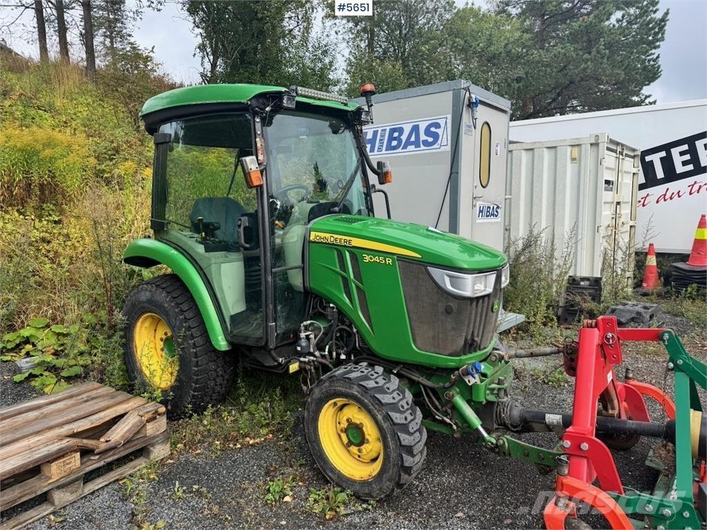 John Deere 3045R Traktoriai