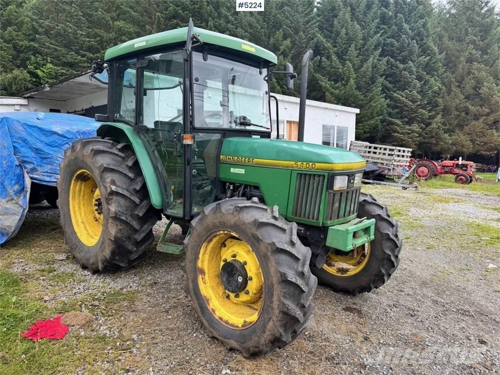 John Deere 5400 Traktoriai