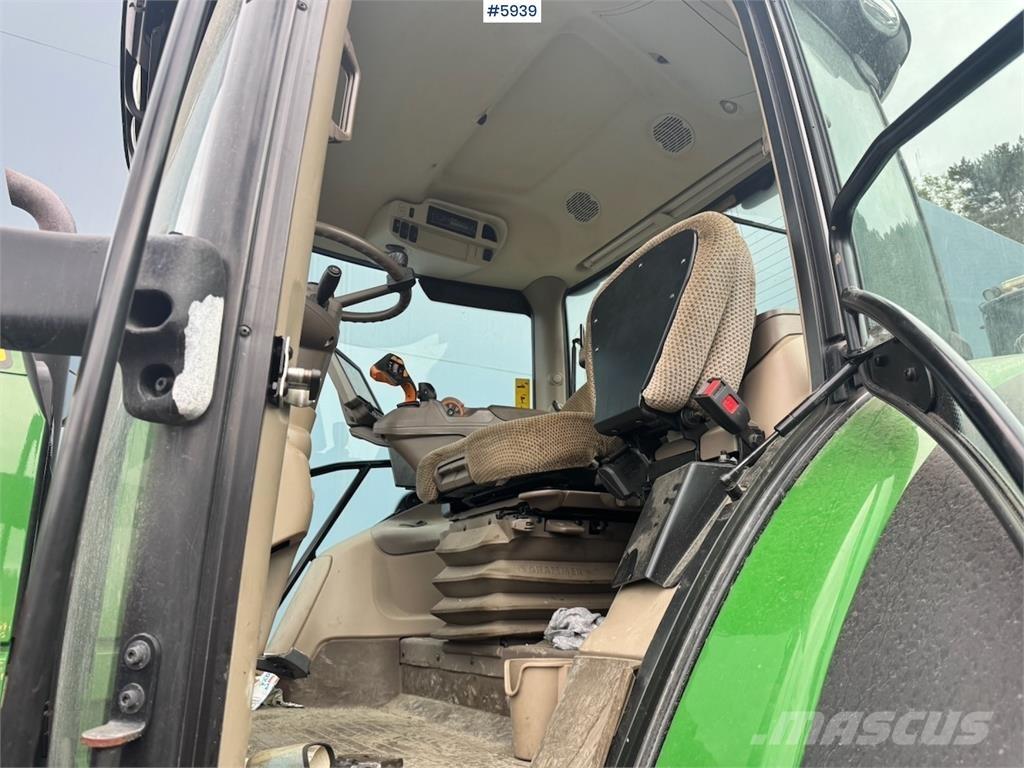 John Deere 6215R Traktoriai