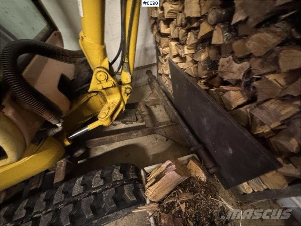 Komatsu PC15R Vikšriniai ekskavatoriai