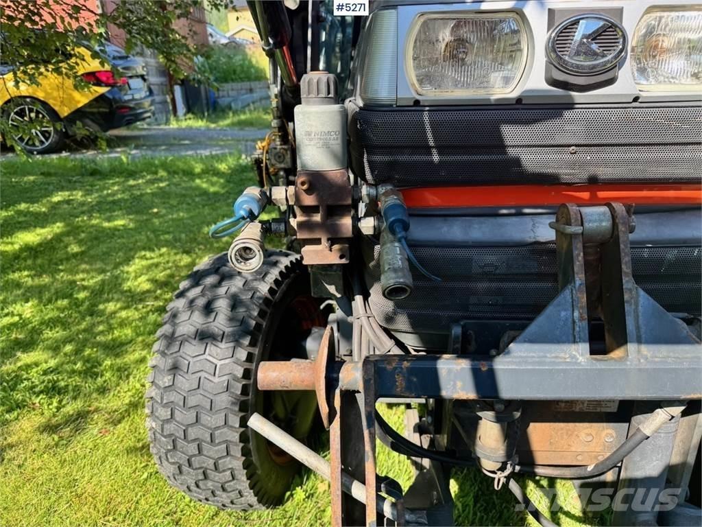 Kubota STA-35 Traktoriai