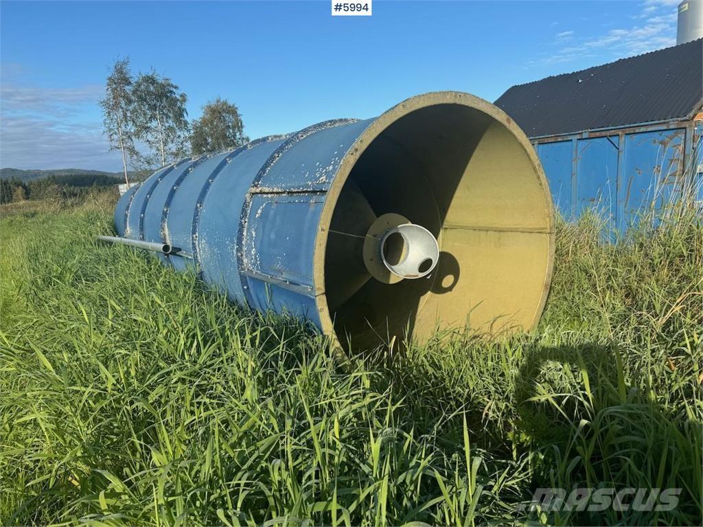  Silo Ca. 25 kubikk Kiti naudoti traktorių priedai
