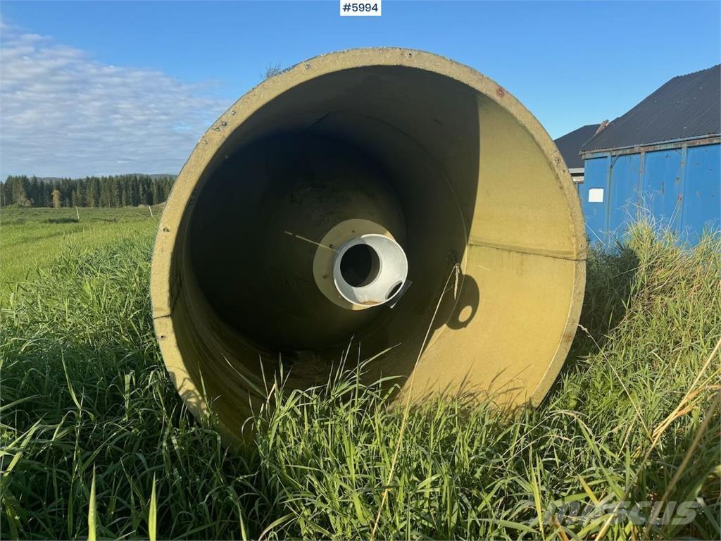  Silo Ca. 25 kubikk Kiti naudoti traktorių priedai