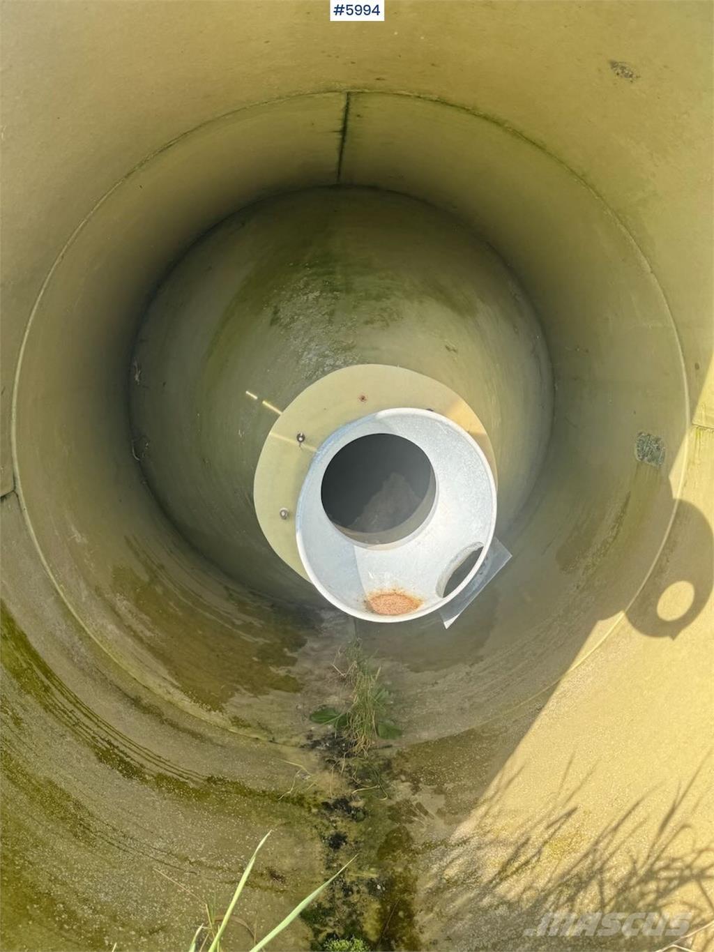  Silo Ca. 25 kubikk Kiti naudoti traktorių priedai