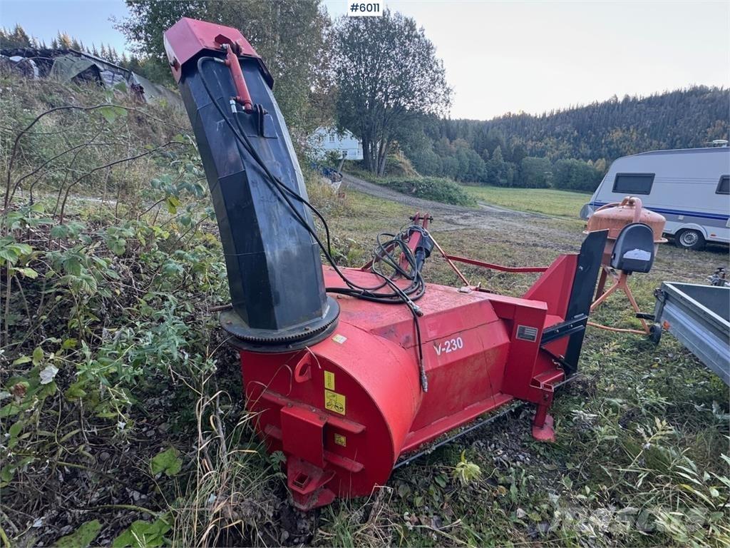 Sisu Handel V-230 Sniego peiliai ir valytuvai