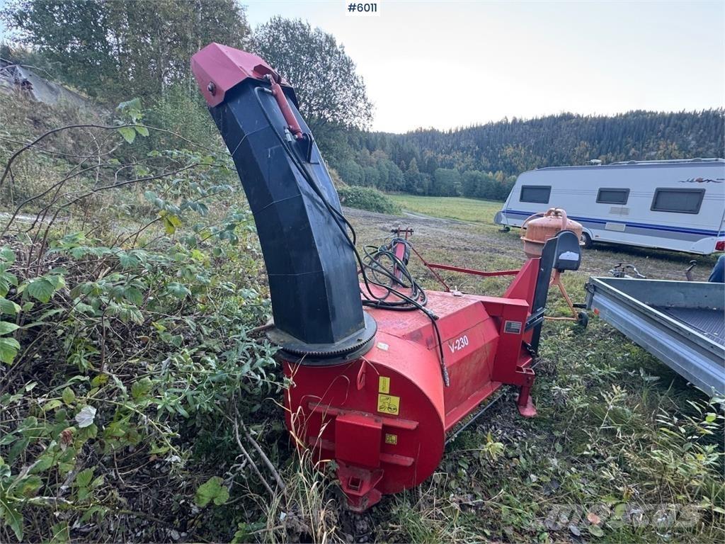 Sisu Handel V-230 Sniego peiliai ir valytuvai