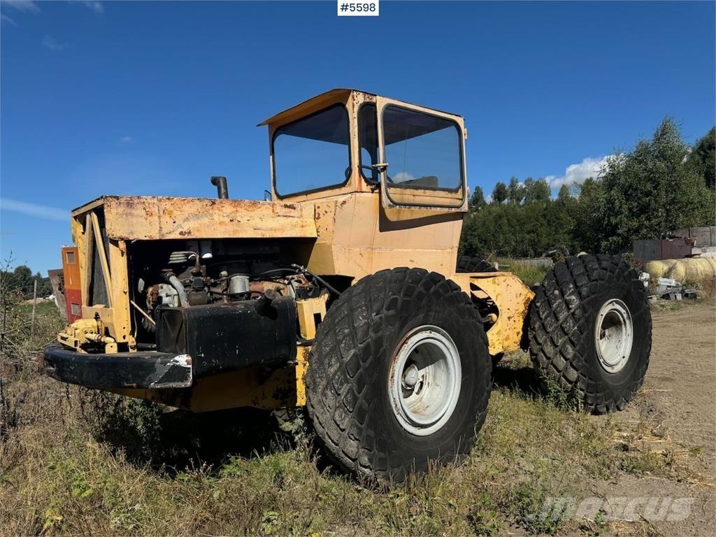  Traktor Selvbygd Traktoriai