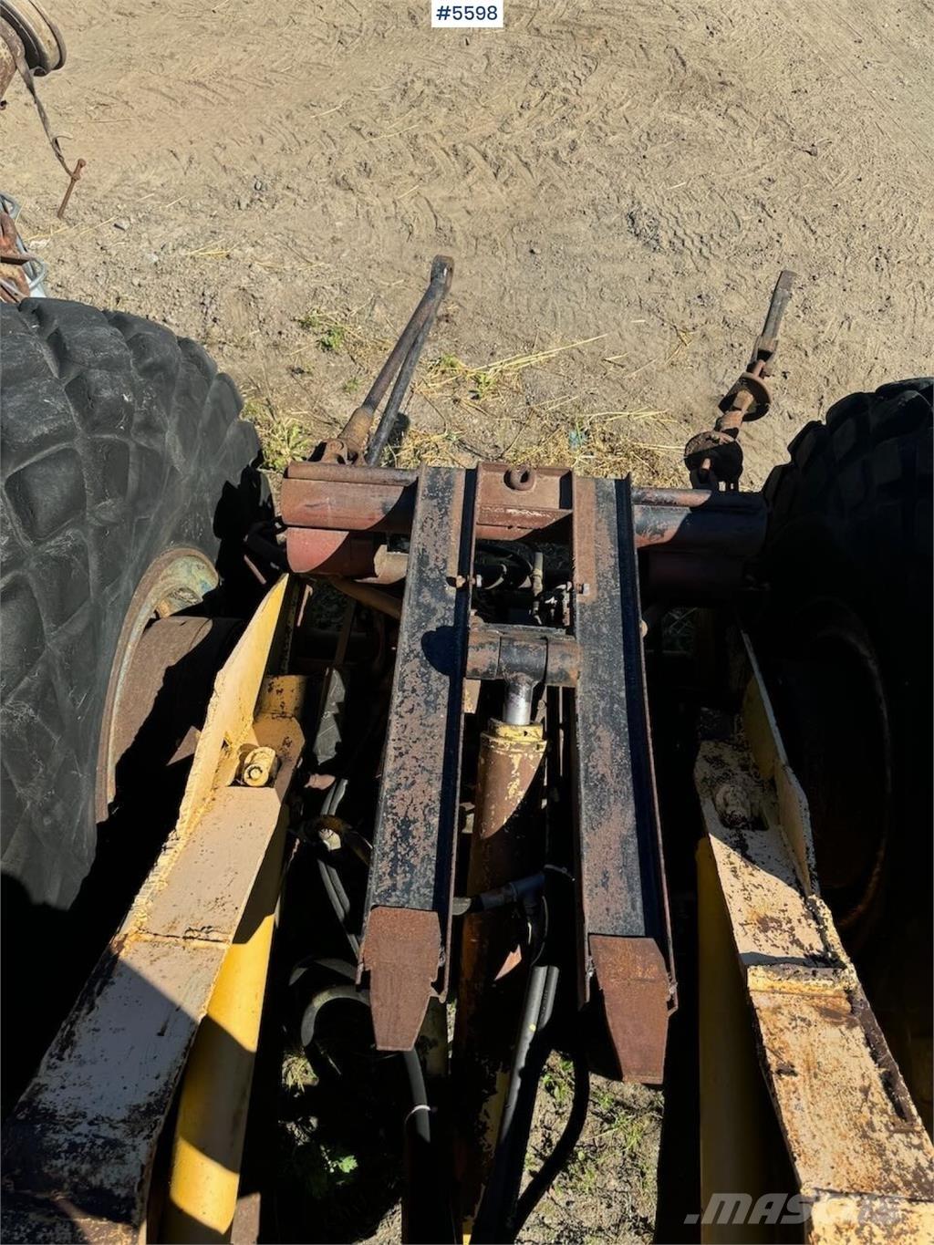  Traktor Selvbygd Traktoriai