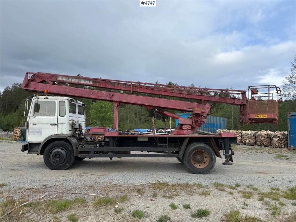 Volvo F 613 Ant vilkikų montuojamos kėlimo platformos